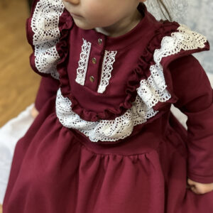 Latvijas stila bordo kleita ar garām piedurknēm